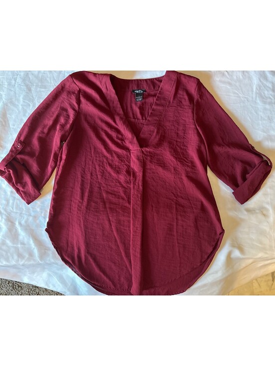 torrid Tops - RUE21 Torrid Burgundy V-Neck Roll Tab Sleeve Tunic Blouse Size sm